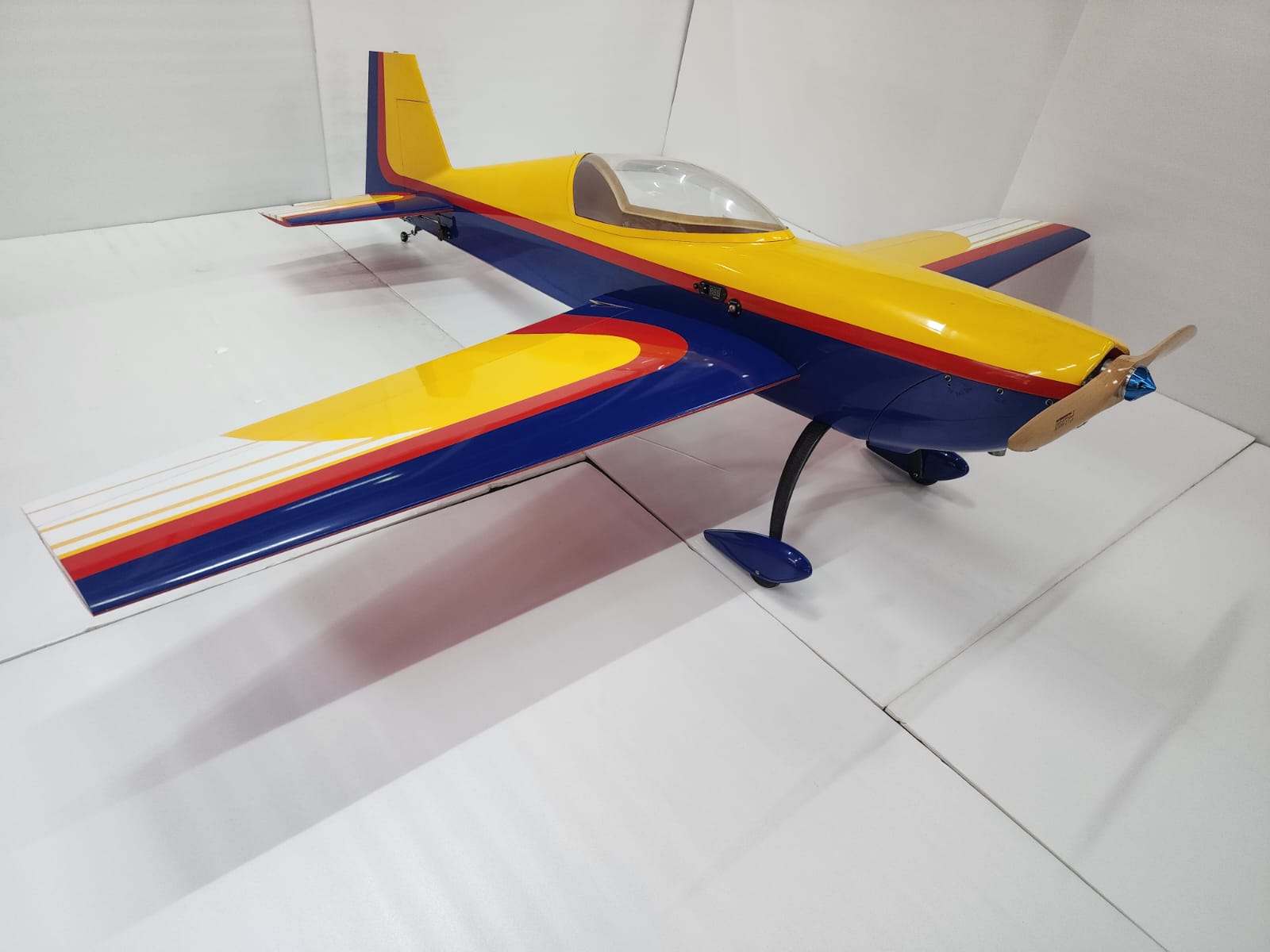 Carf Extra 300L 2.1M (V 1.0) Airplane Rtf