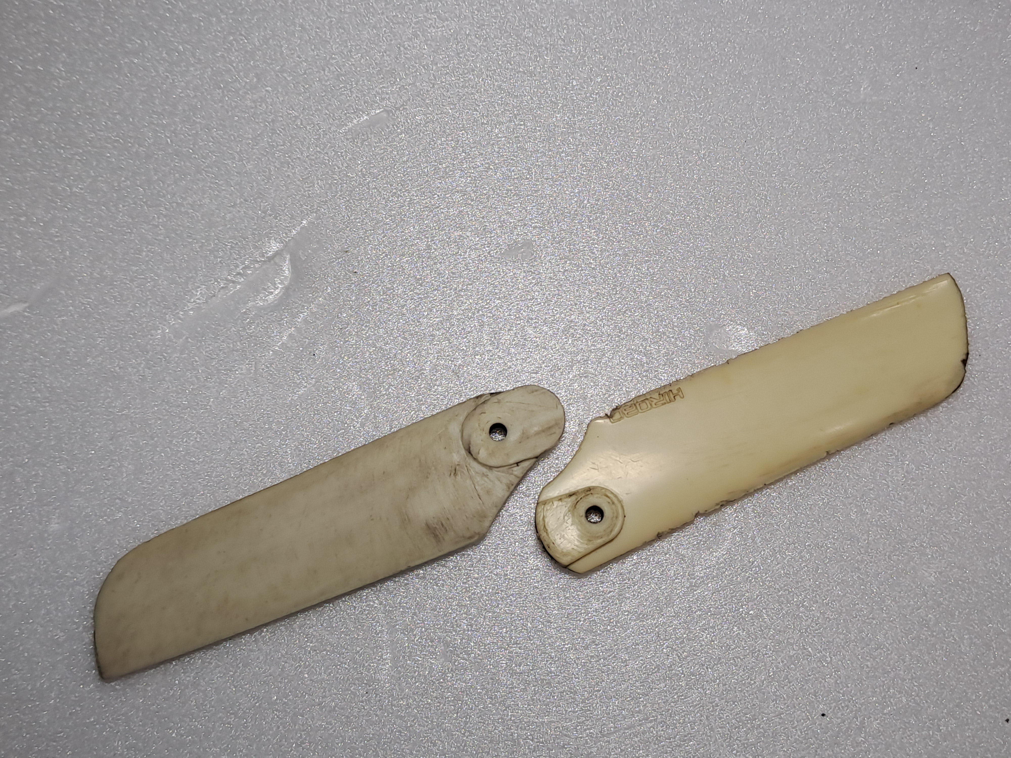 HIROBO SHUTTLE PLUS 0402-528/TAIL BLADES PRE-OWNED