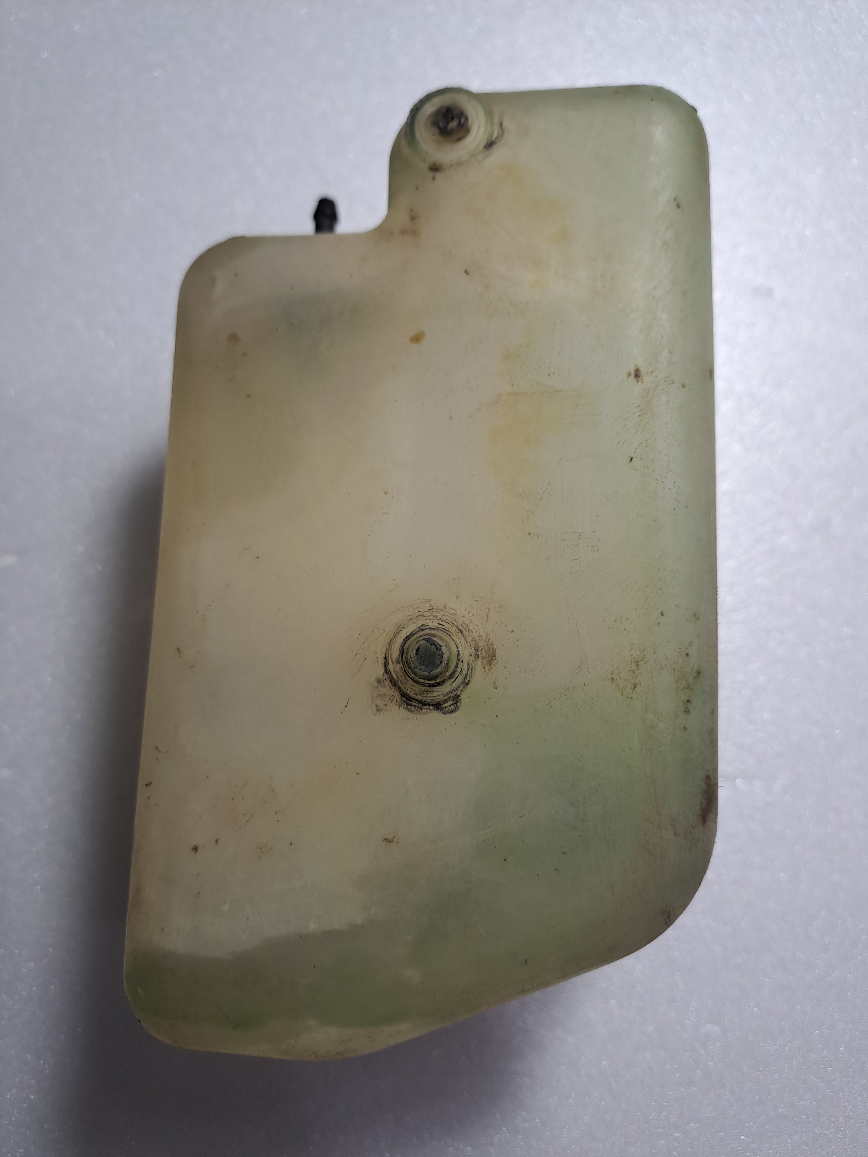 550 SIZE NITRO HELI FUEL TANK  PRE-OWNED