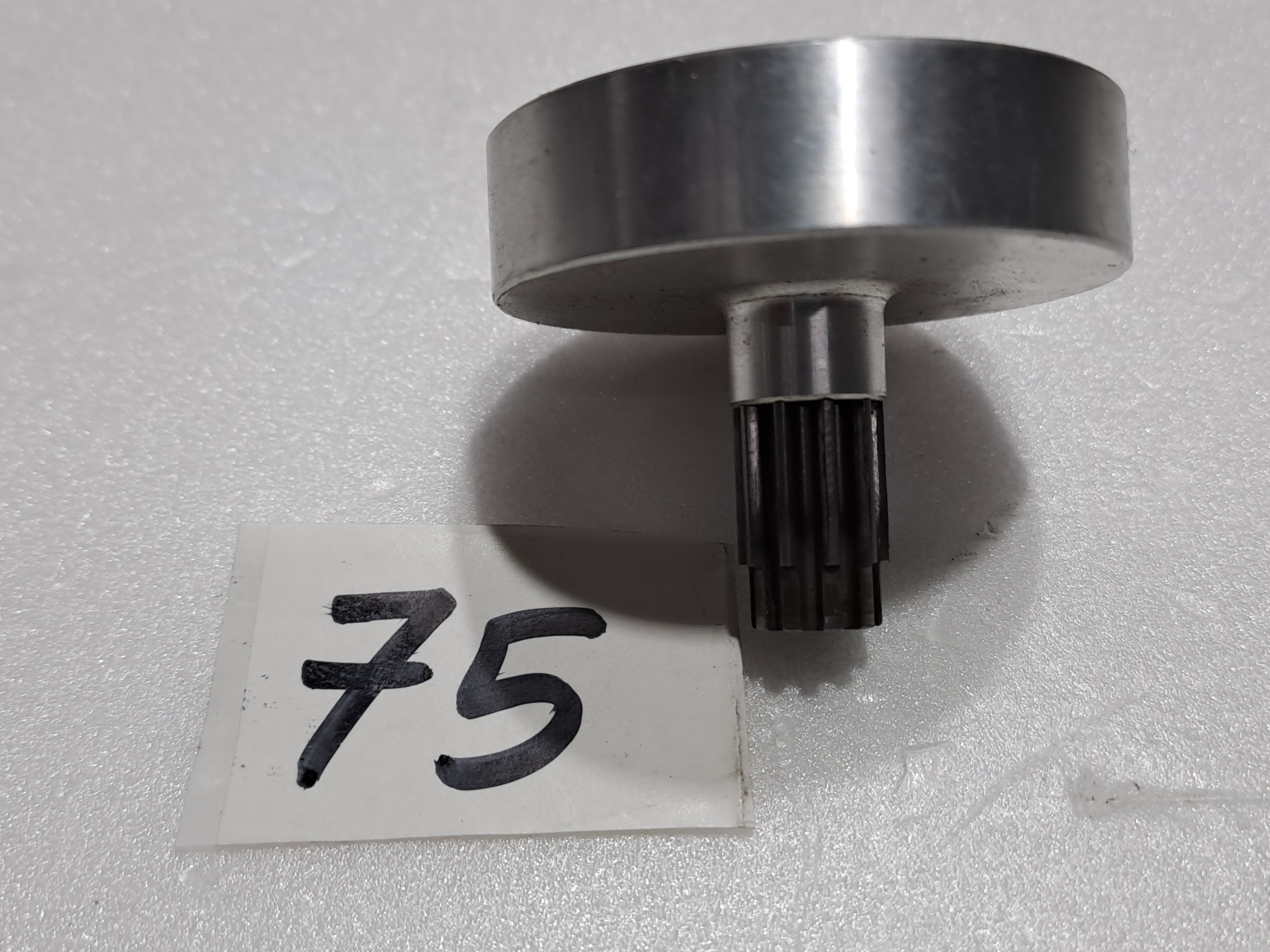 HIROBO SDX SWM CLUTCH BELL WITH GEAR FOR 50 SIZE ENGINE PRE OWNED QUALITY