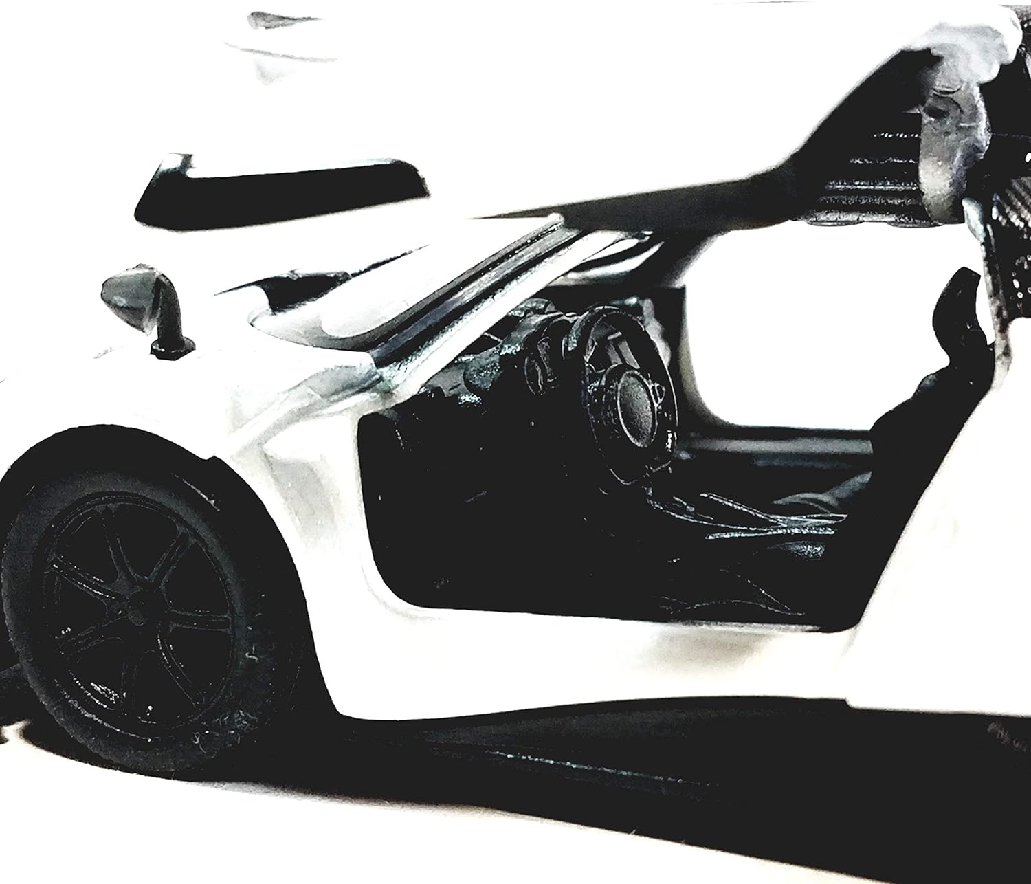 KINSMART PAGANI HUAYRA 1:38 NO KT5400D (WHITE)