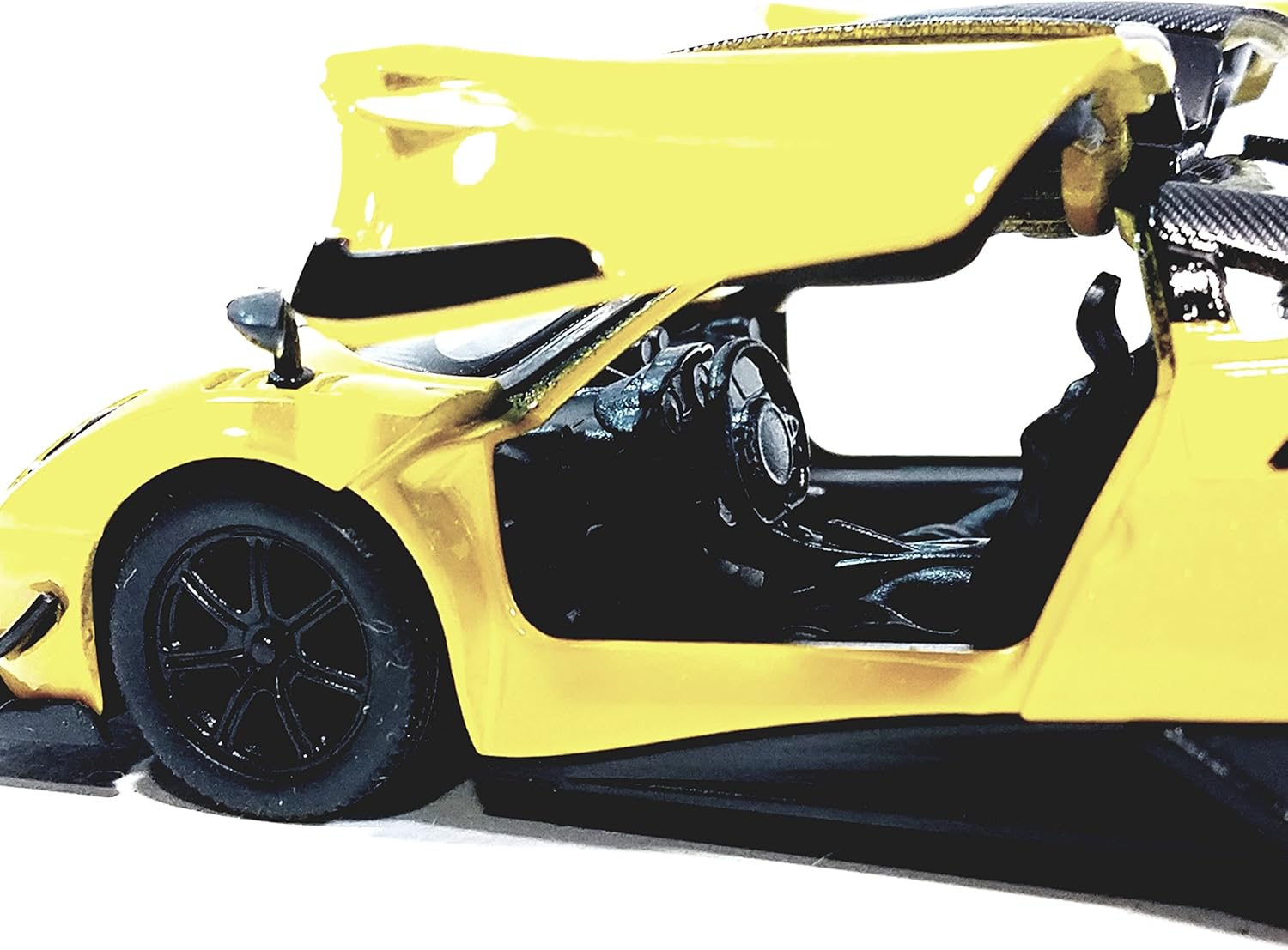 KINSMART PAGANI HUAYRA 1:38 NO KT5400D (YELLOW)