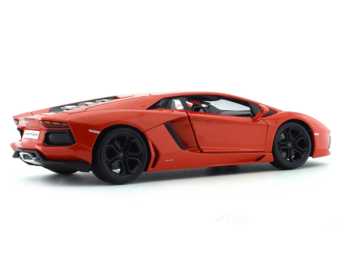 BBURAGO LAMBORGHINI AVENTADOR LP700-4 1:18  DIECAST SCALE MODEL 18-91033X