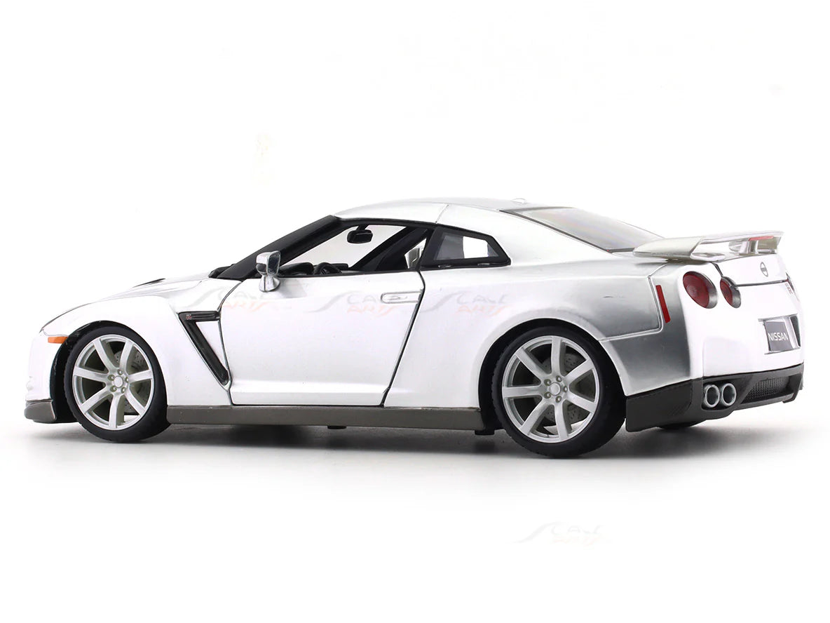 BBURAGO 2009 NISSAN GT-R (R35) LIQUID SILVER 1/18 SCALE 18-01921