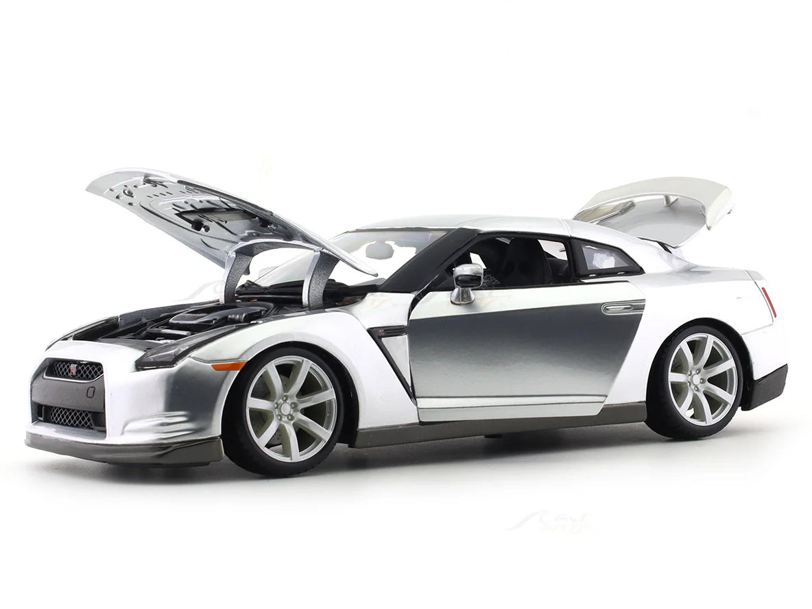 BBURAGO 2009 NISSAN GT-R (R35) LIQUID SILVER 1/18 SCALE 18-01921