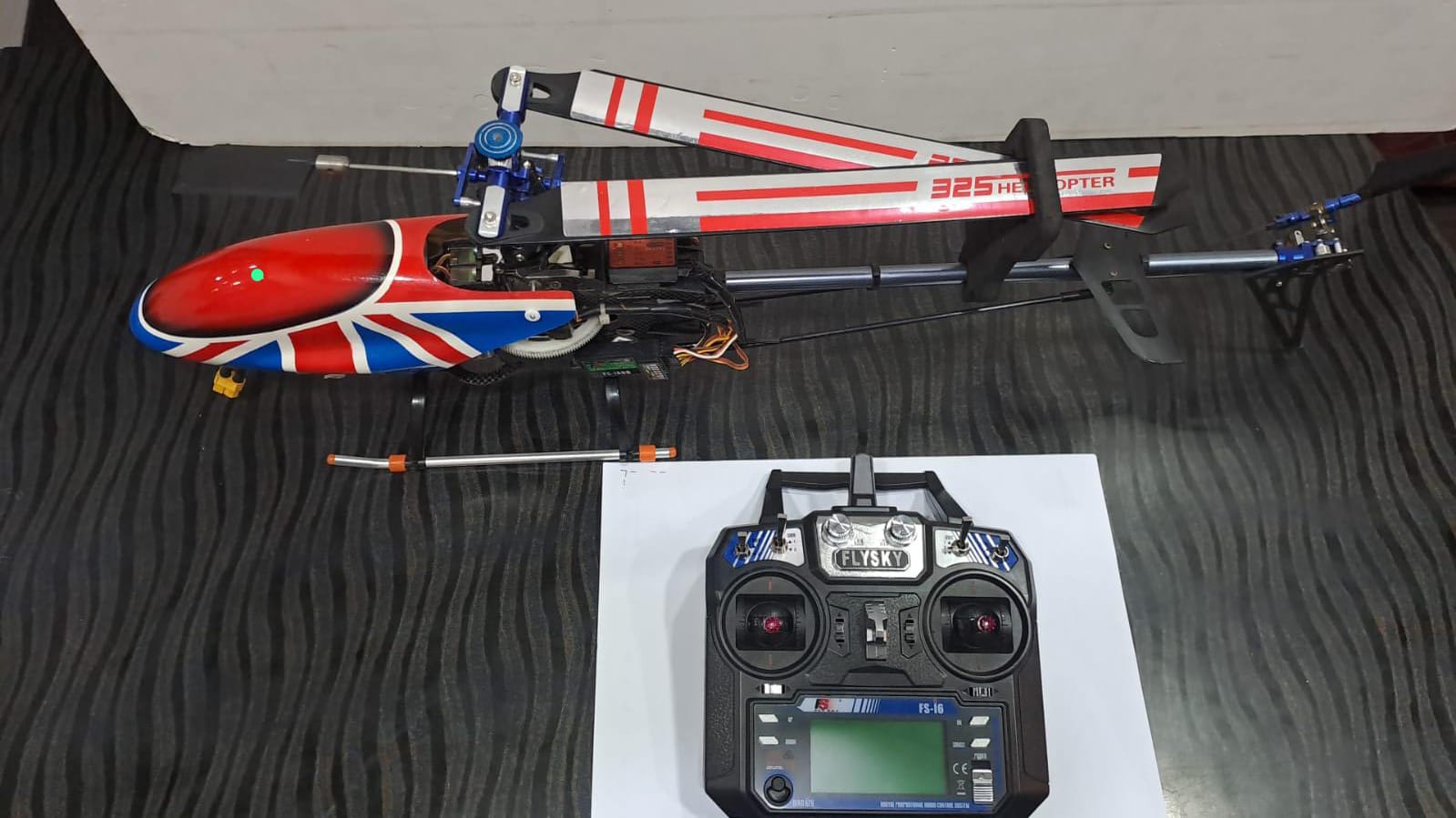 HILLER 450 RC HELICOPTER WITH BATTERY & REMOTE