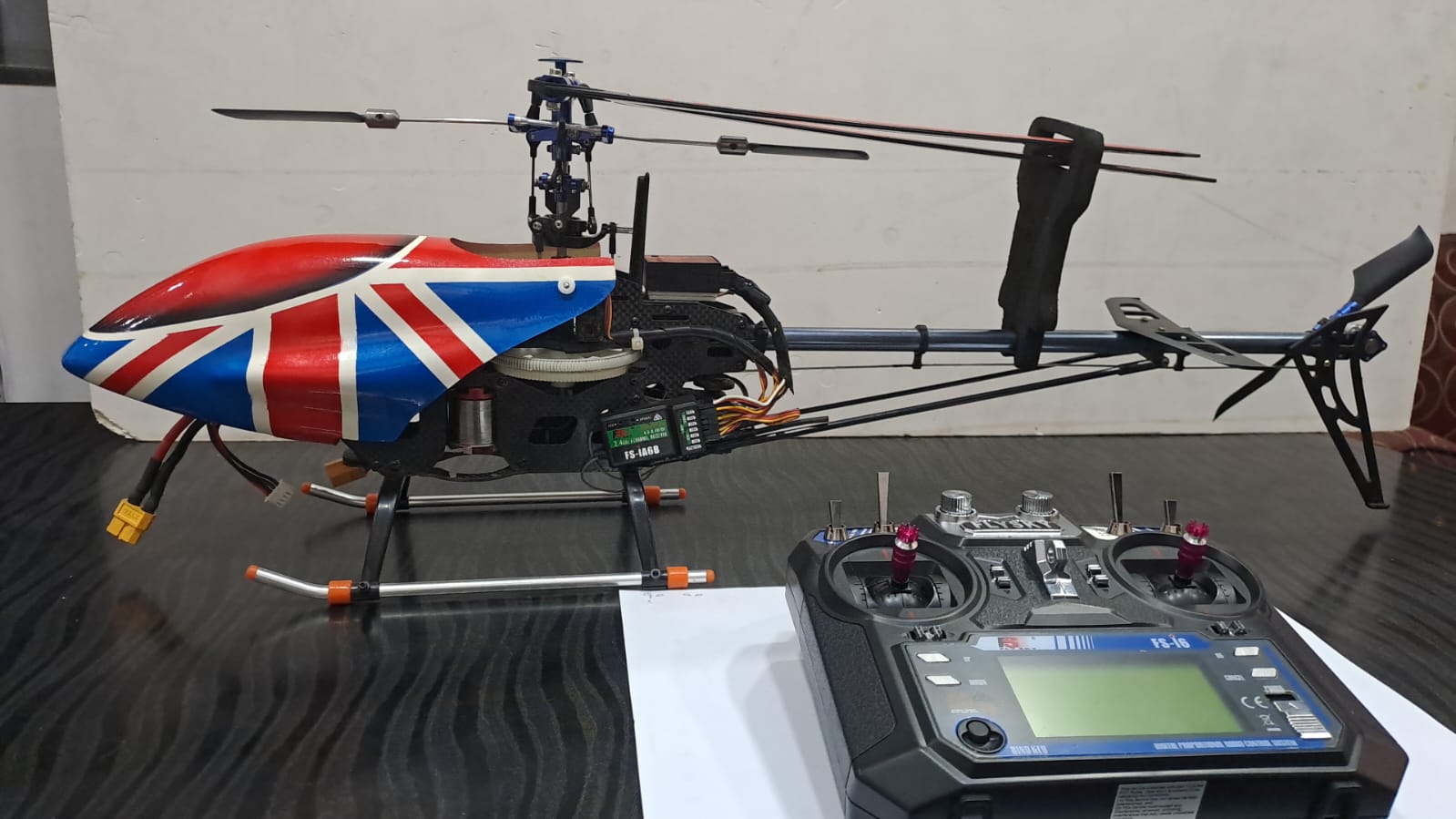 HILLER 450 RC HELICOPTER WITH BATTERY & REMOTE