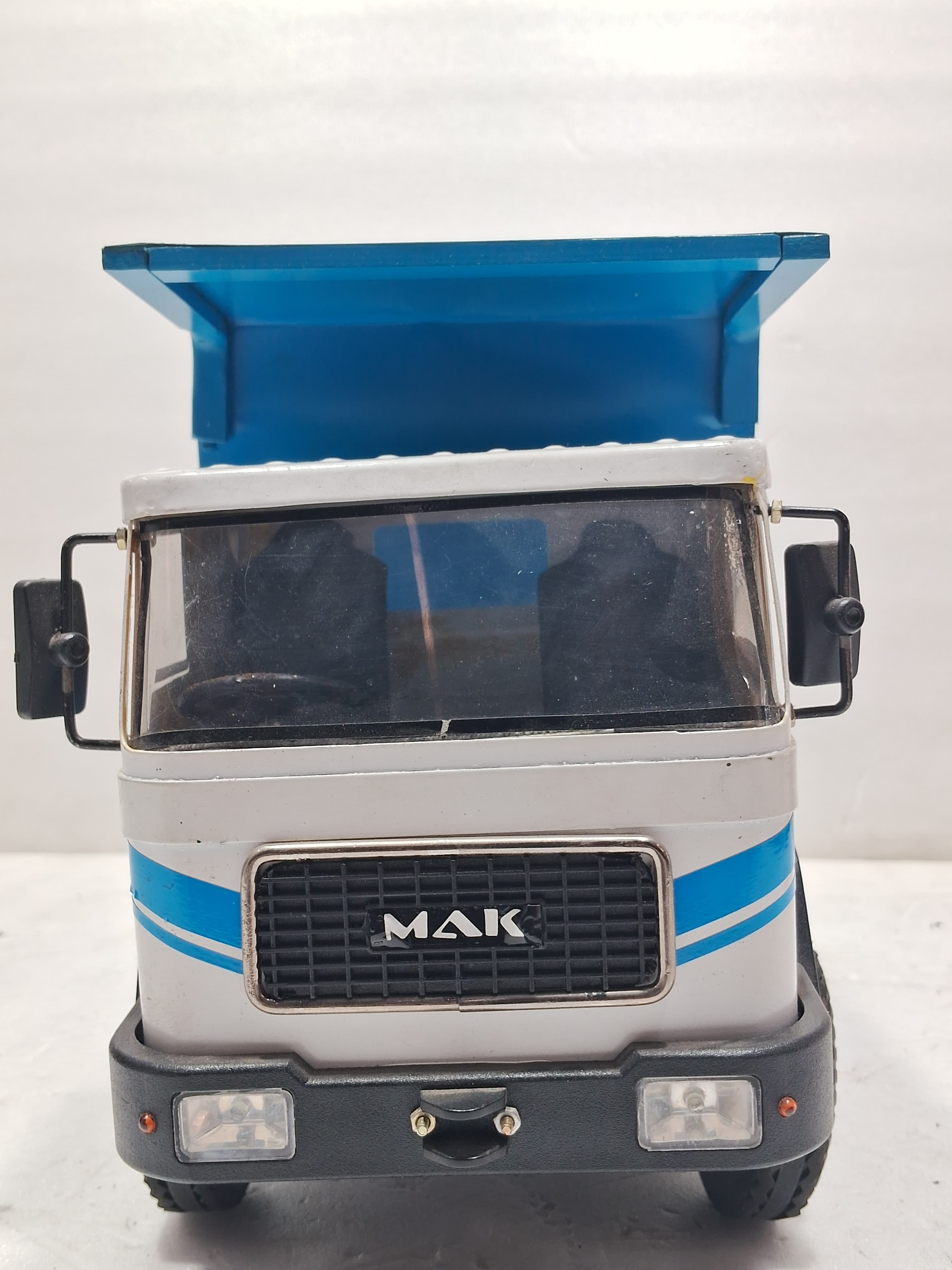 MAK TRUCK TIPPER