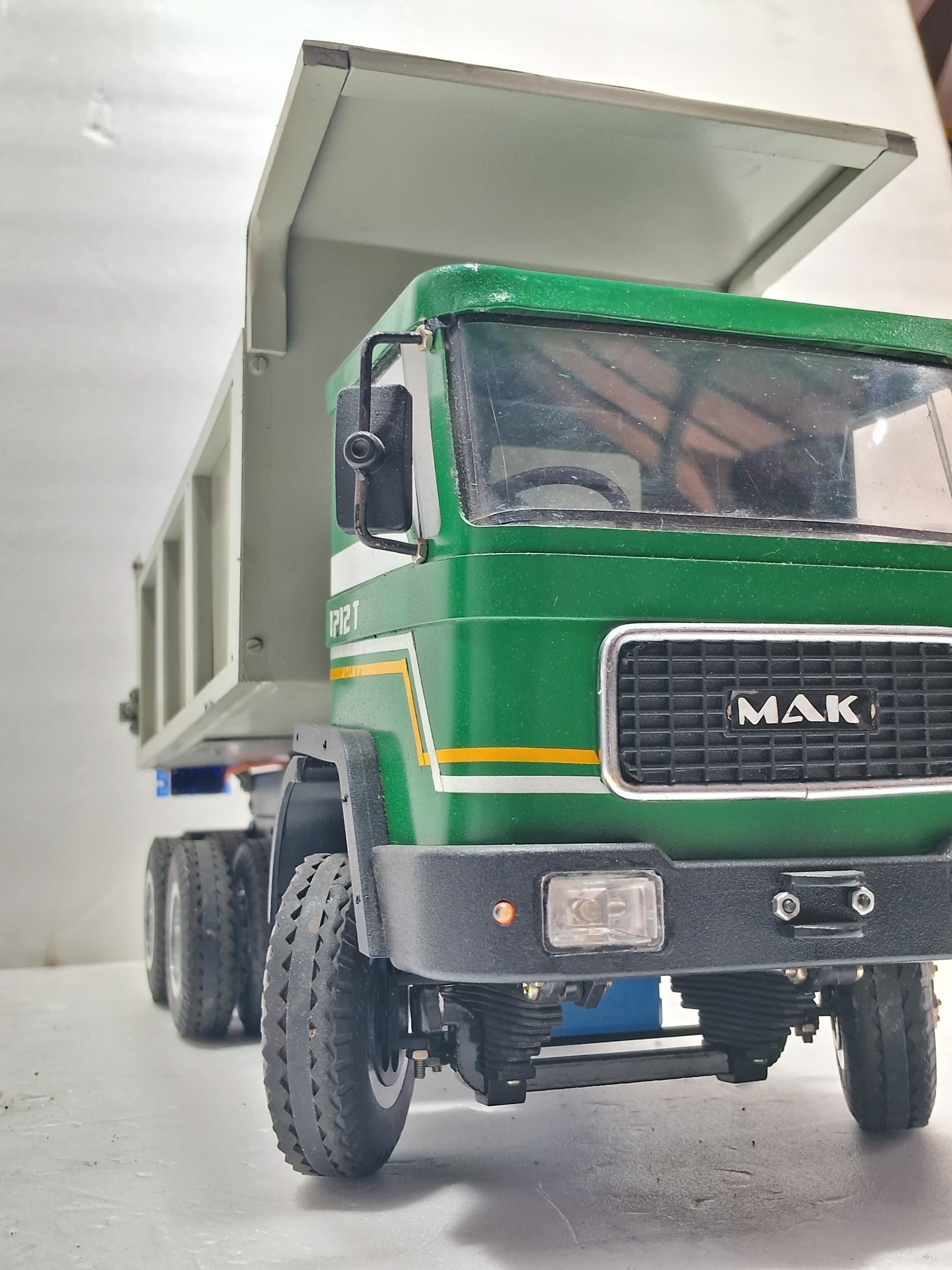 MAK TRUCK TIPPER