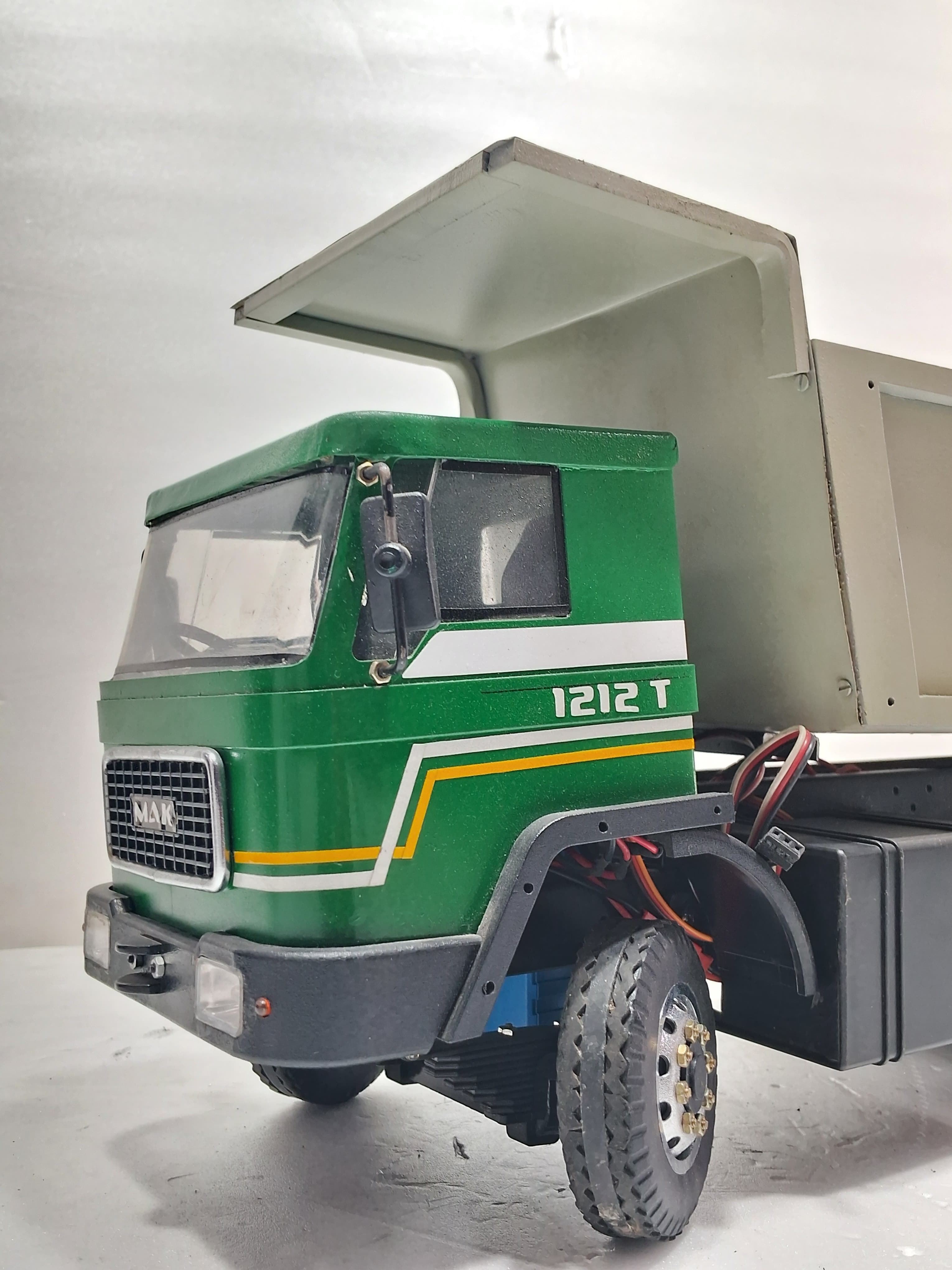 MAK TRUCK TIPPER