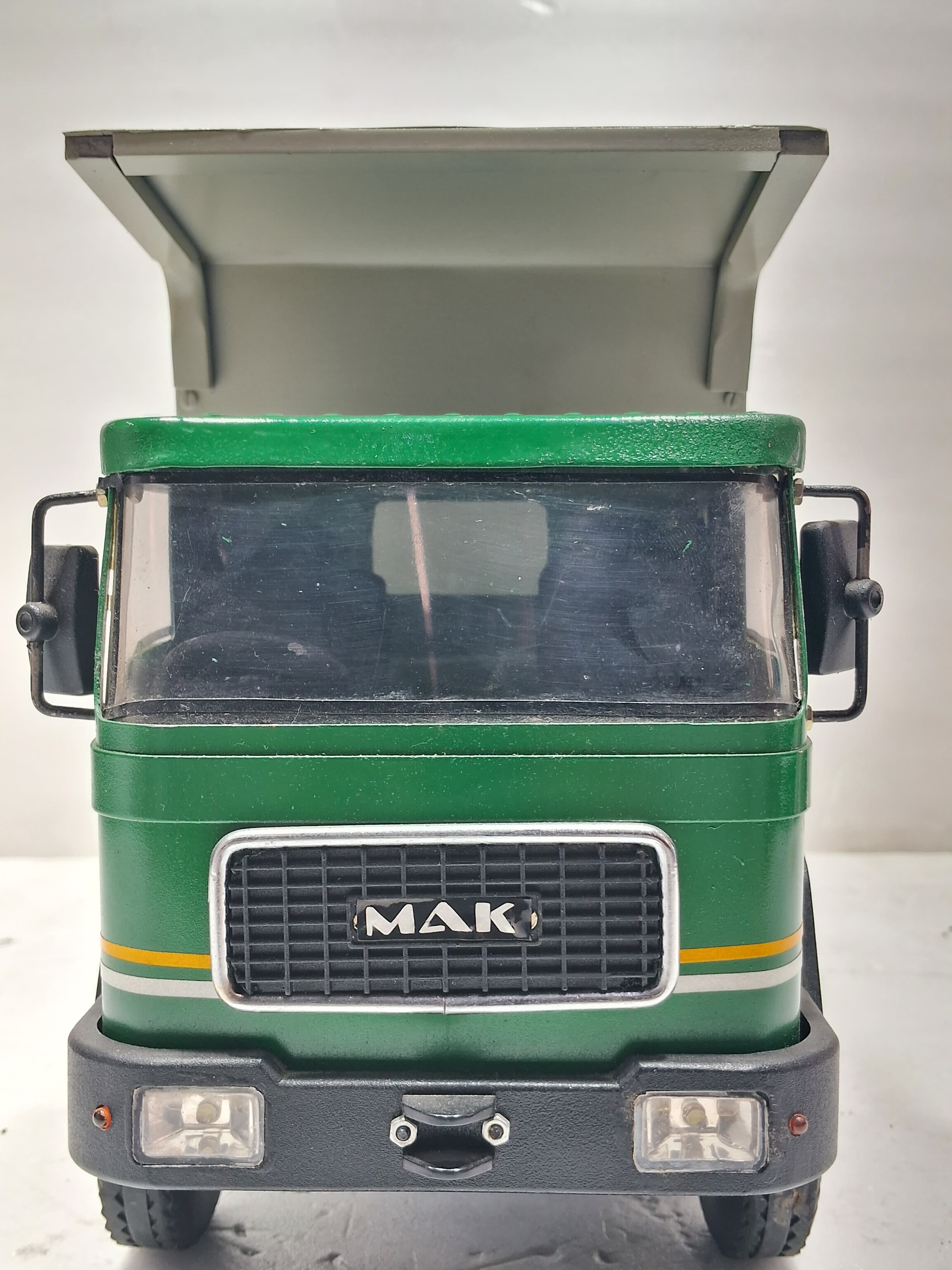 MAK TRUCK TIPPER