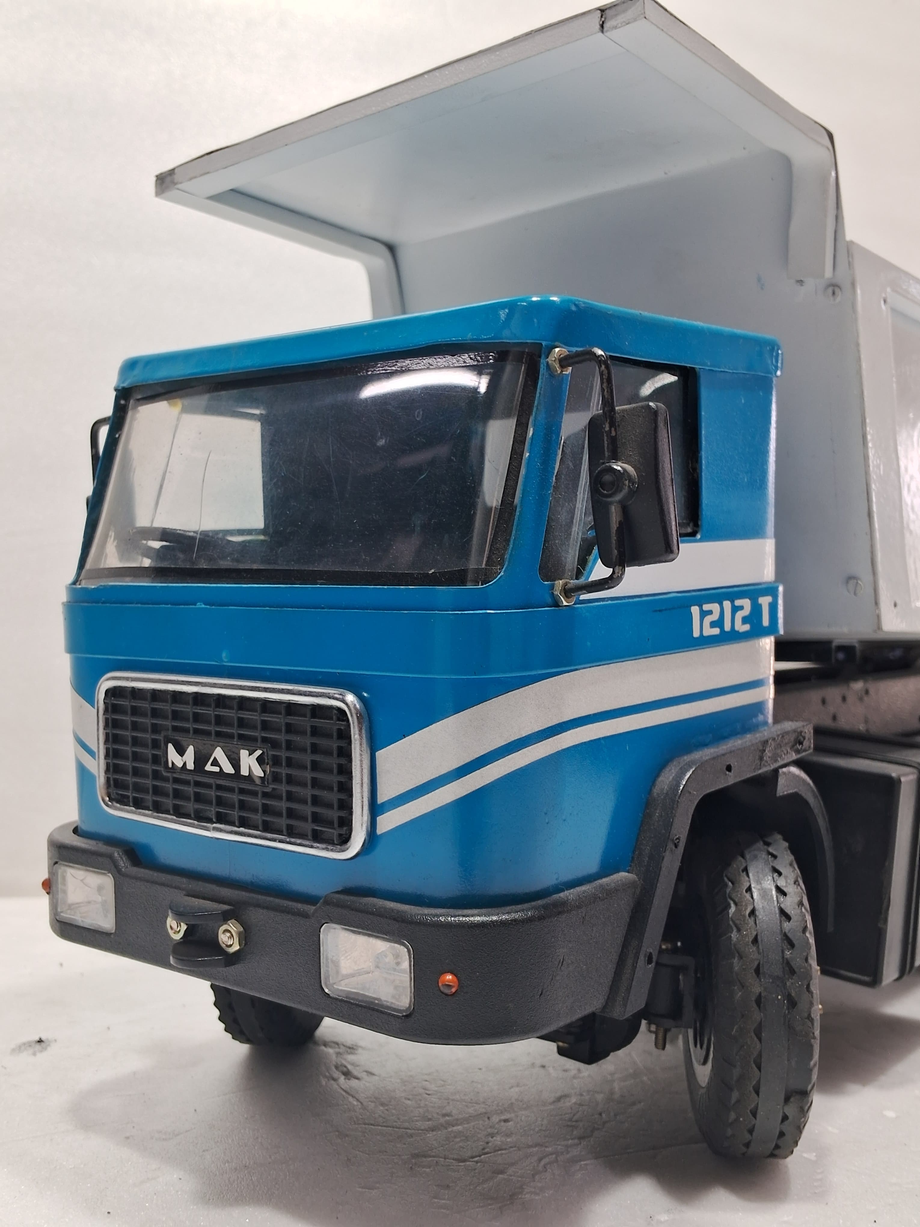 MAK TRUCK TIPPER