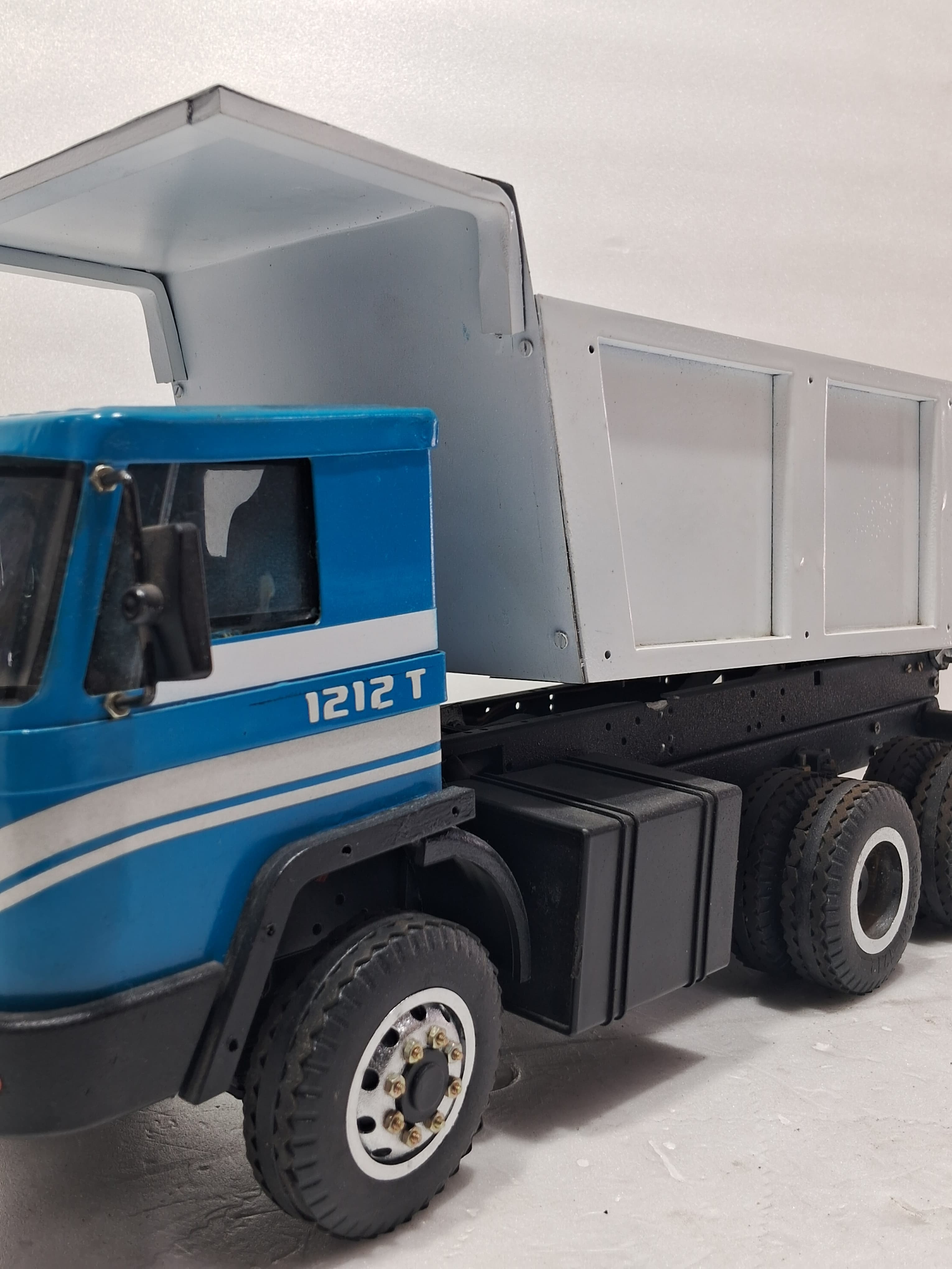 MAK TRUCK TIPPER