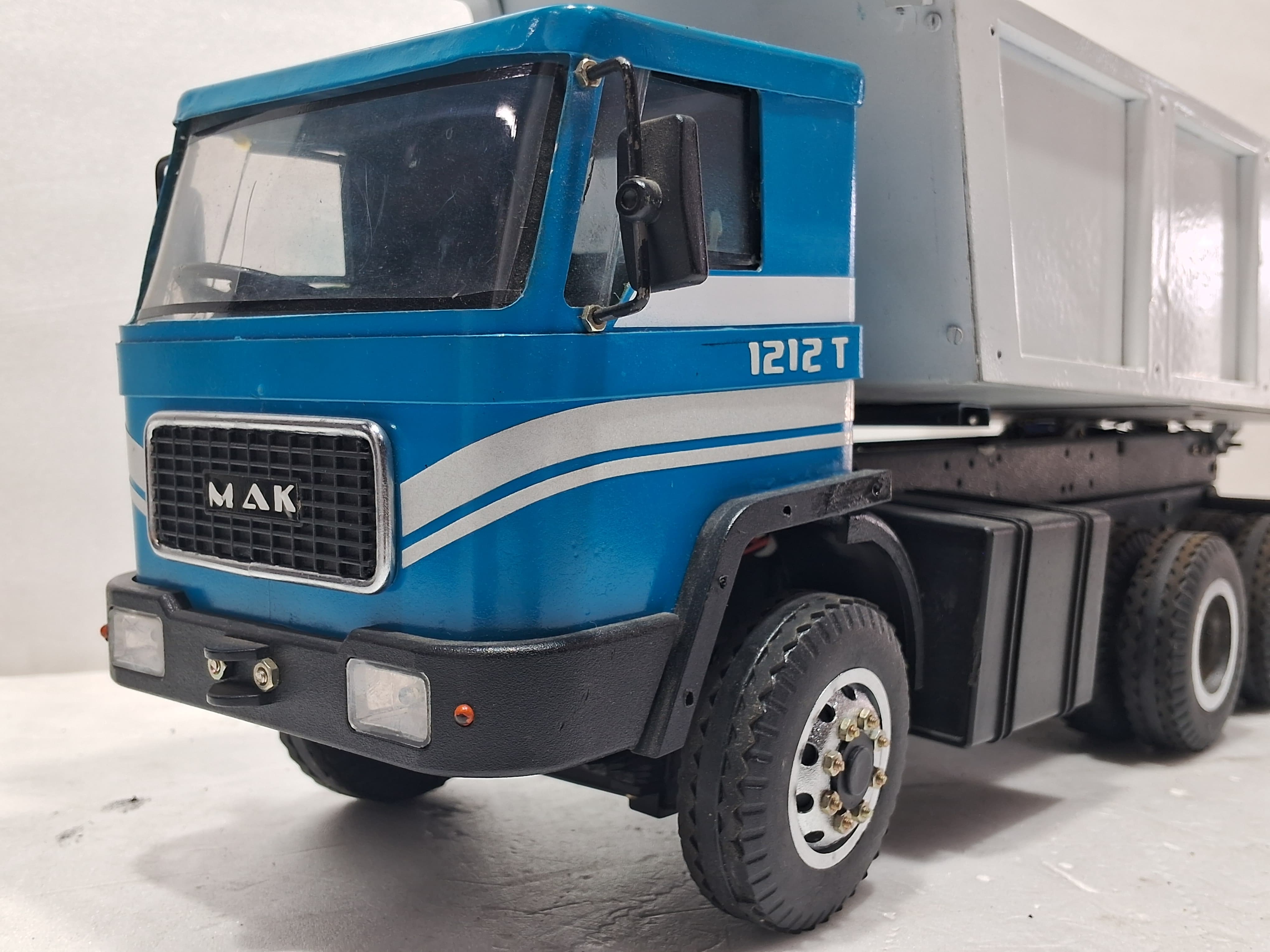 MAK TRUCK TIPPER