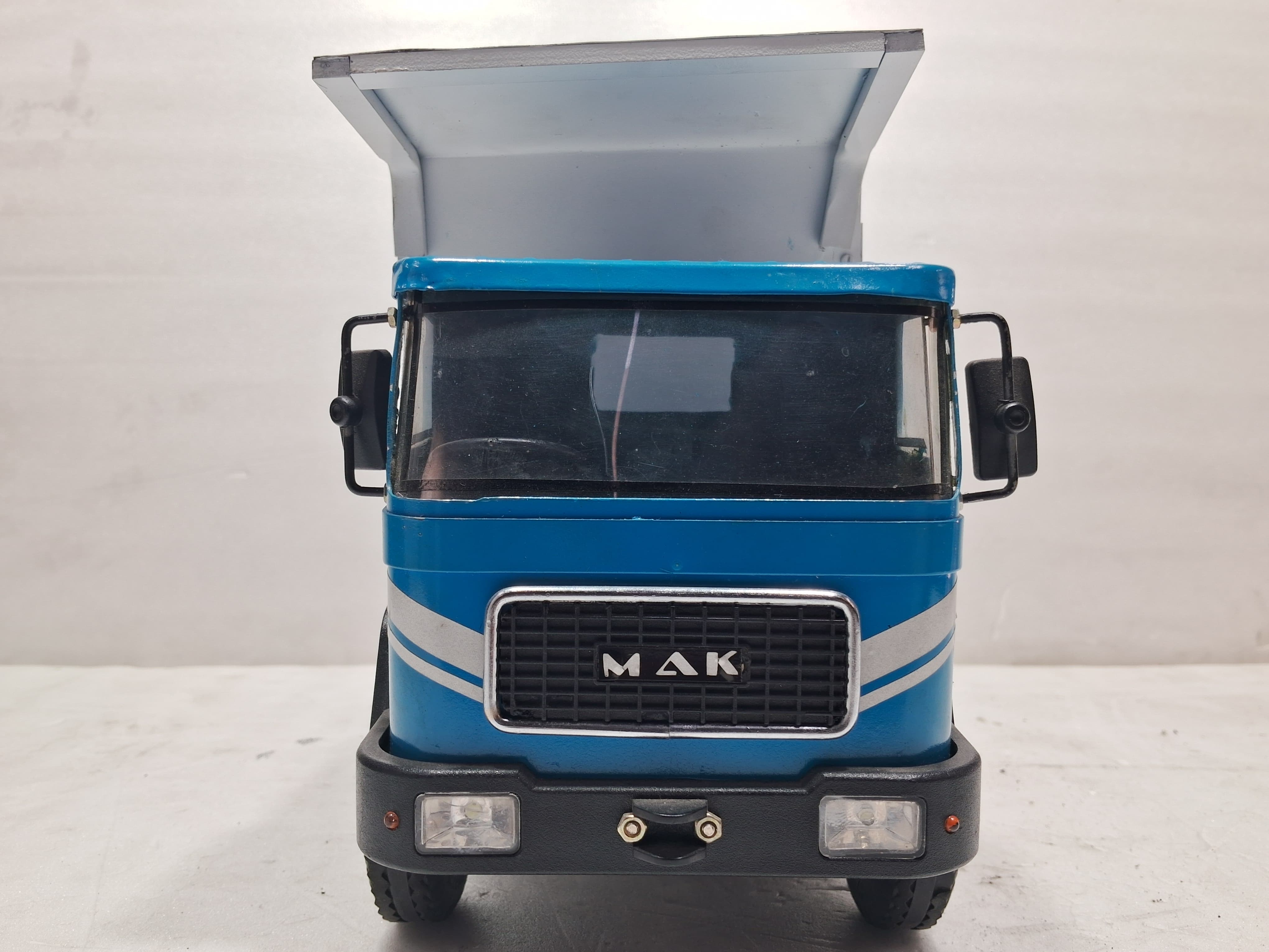 MAK TRUCK TIPPER
