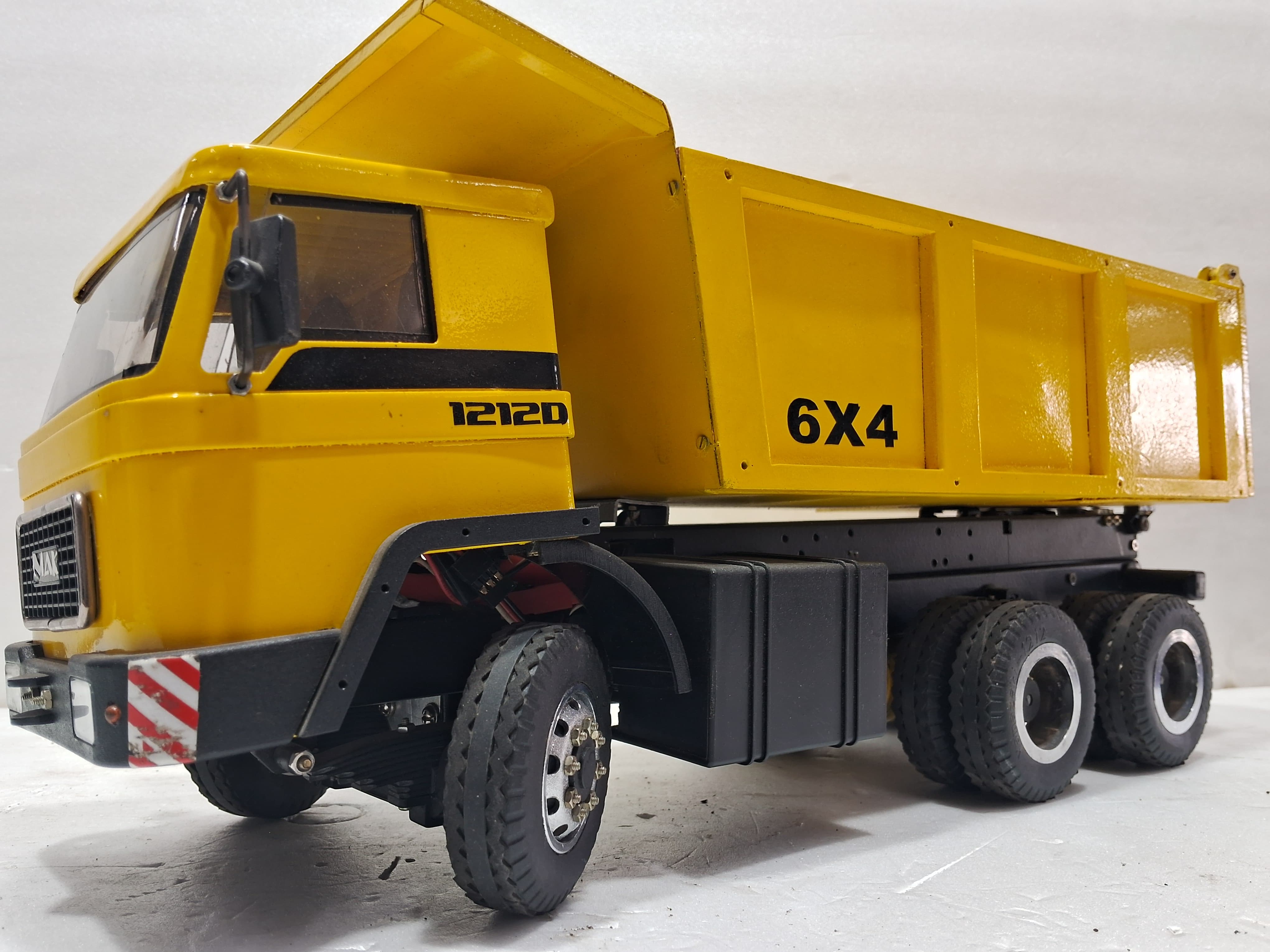 MAK TRUCK TIPPER