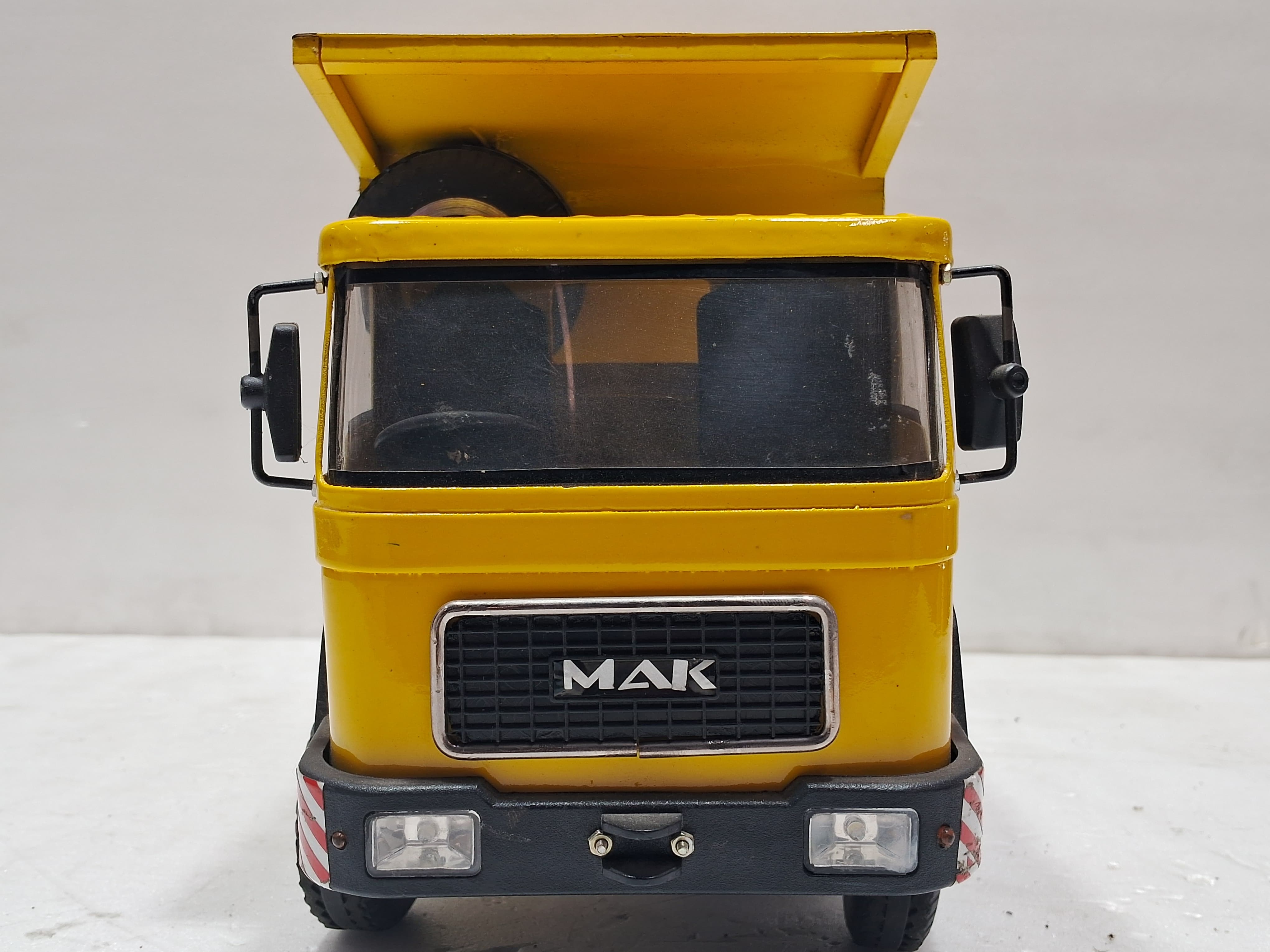 MAK TRUCK TIPPER