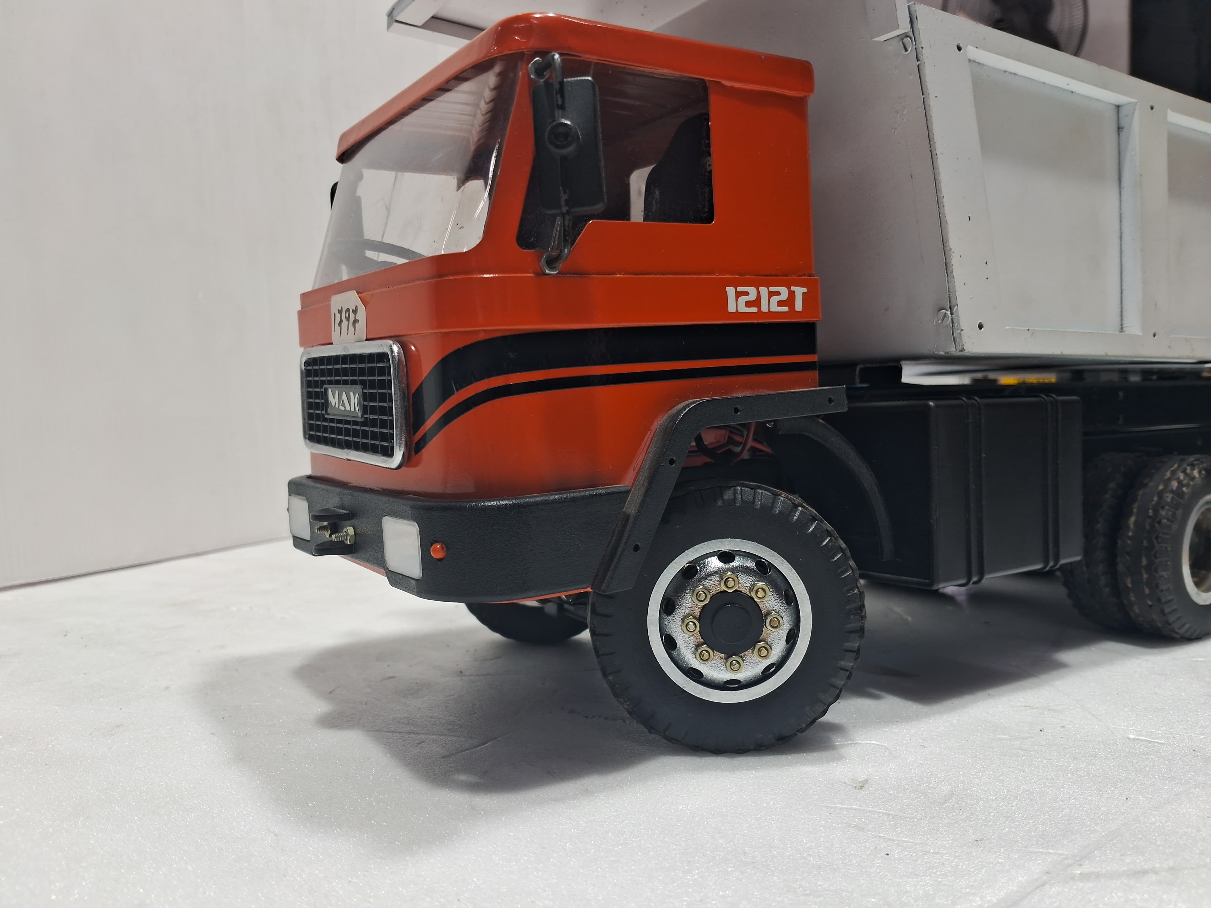MAK TRUCK TIPPER