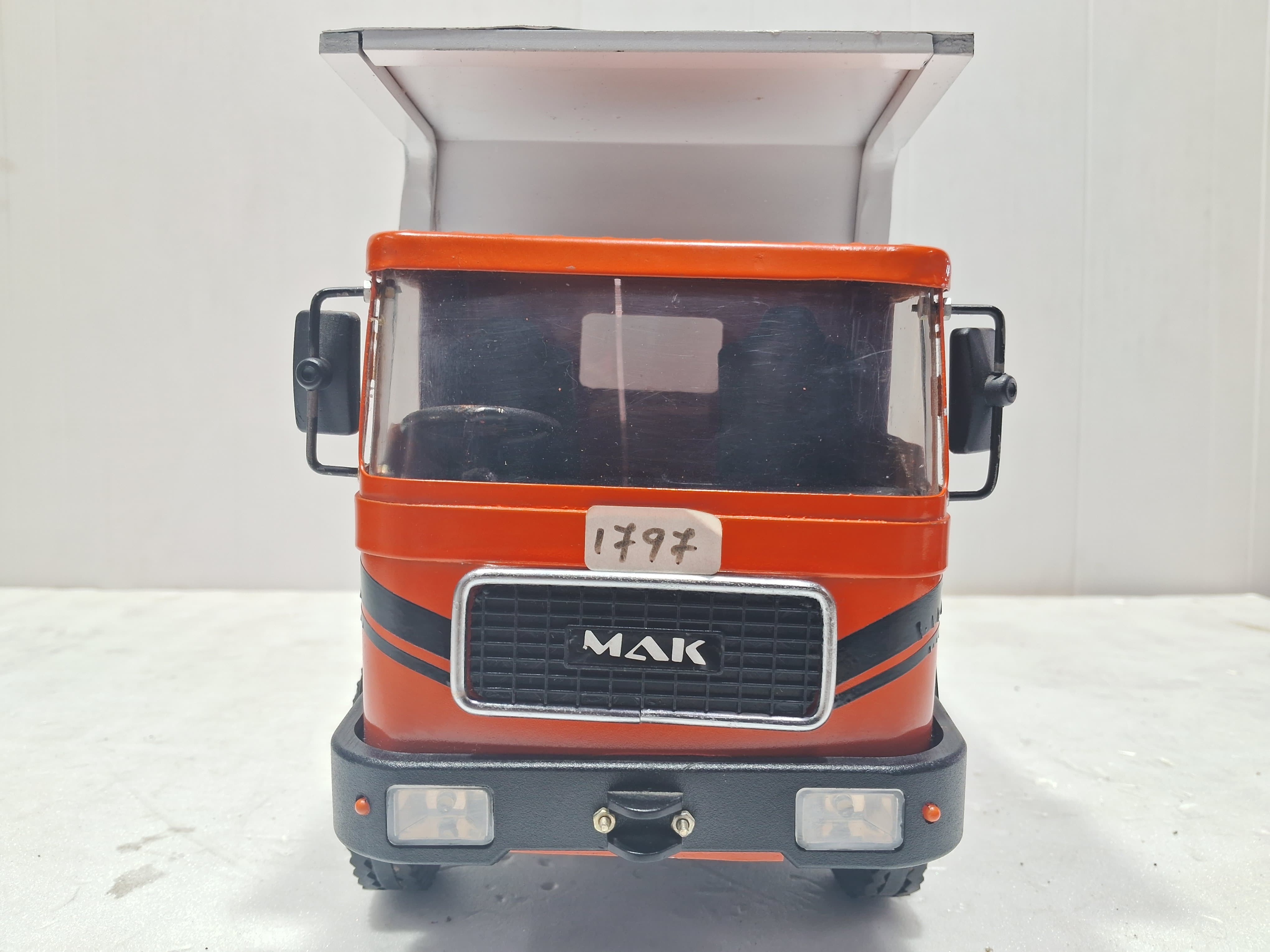 MAK TRUCK TIPPER