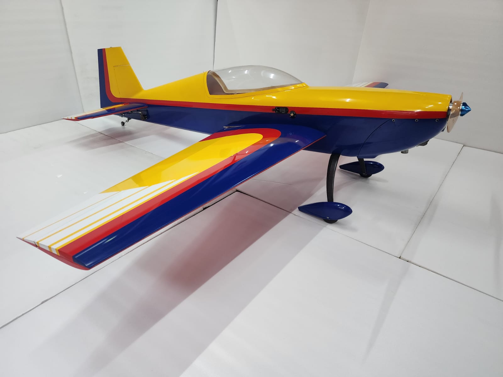 Carf Extra 300L 2.1M (V 1.0) Airplane Rtf