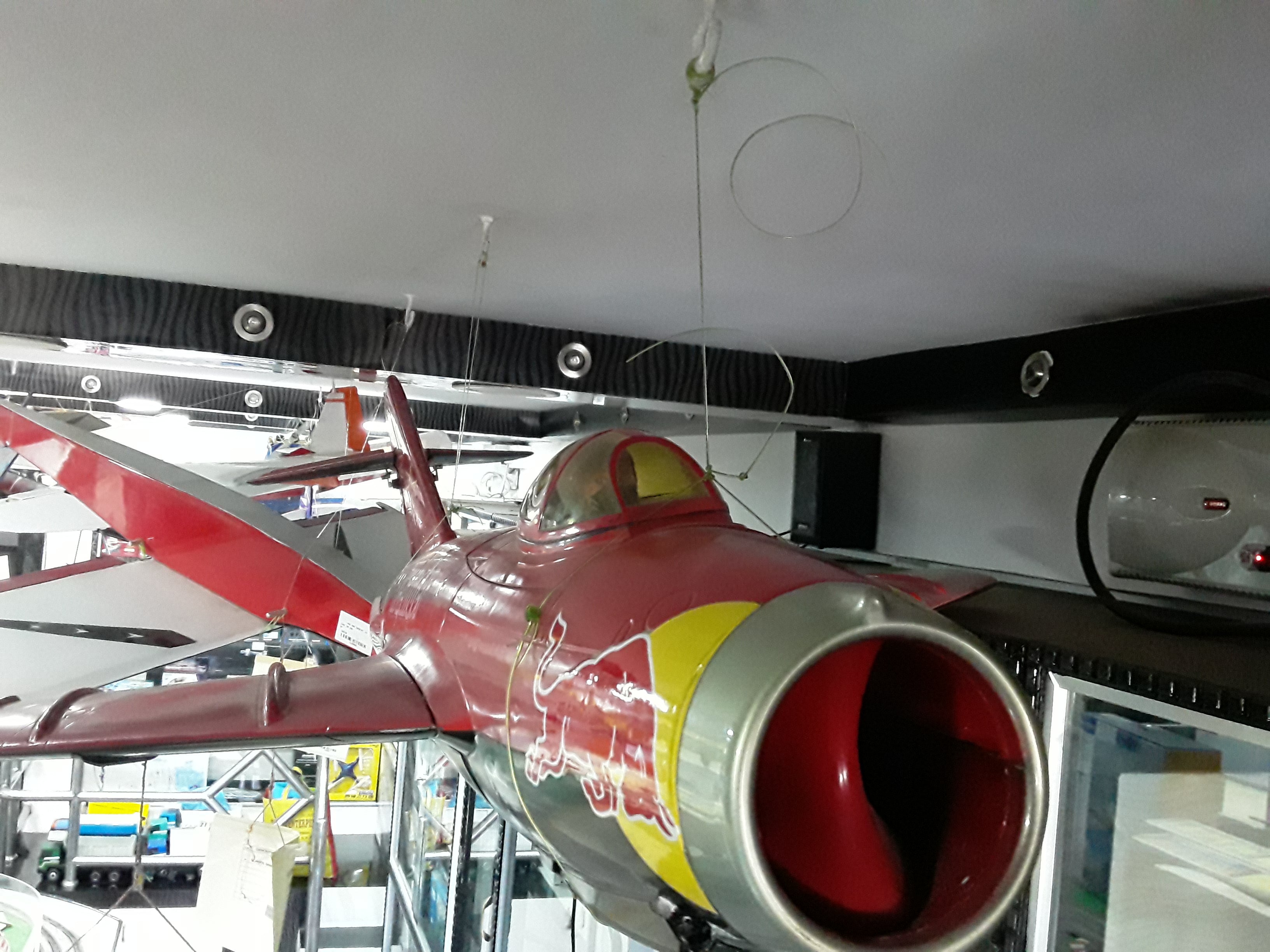 REDBULL LANDER MIG 17