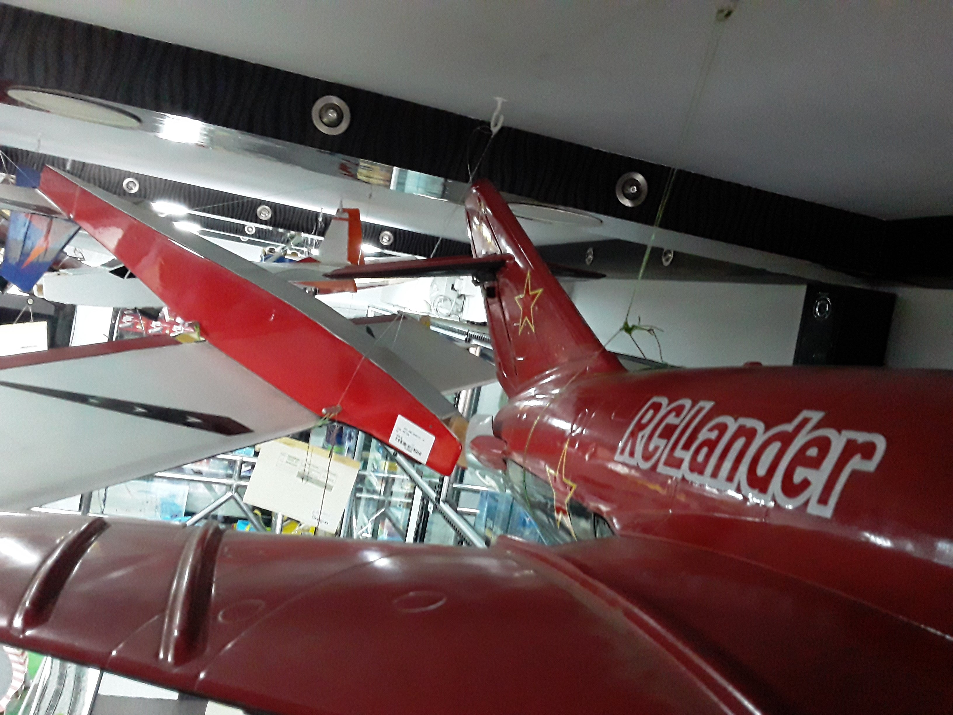 REDBULL LANDER MIG 17
