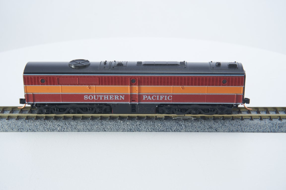 N SCALE ENGINE METAL SOUTHERN PACIFIC(QUALITY PRE OWNED)