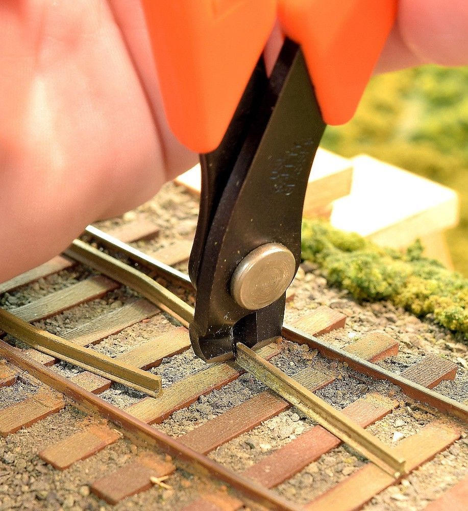 TRACK CUTTER
