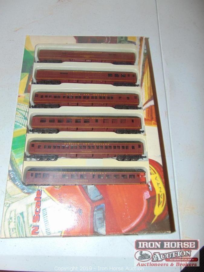 N SCALE RAIL CARS WITH MAGNEMATIC COUPLER