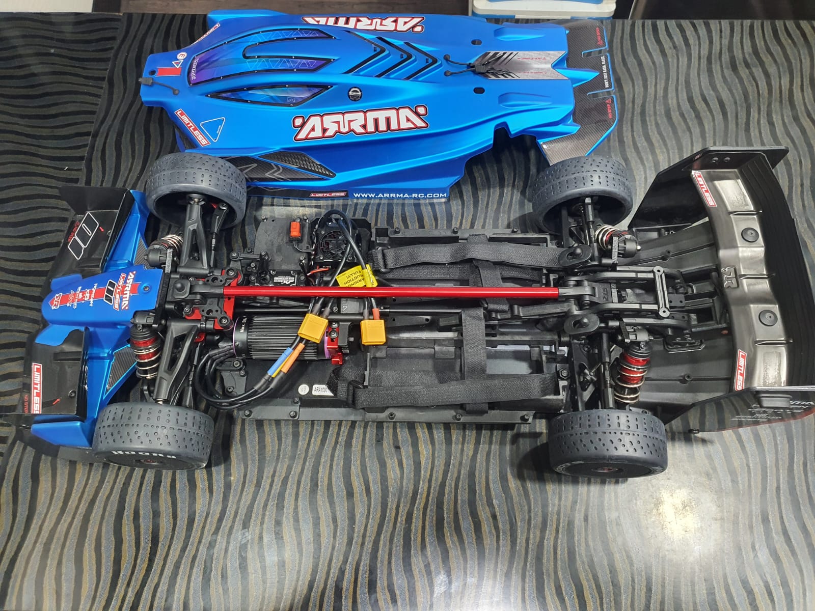 Arrma Ara109011 Limitless 6S Blx 4Wd Rc Roller Street Racer 1/7 Scale