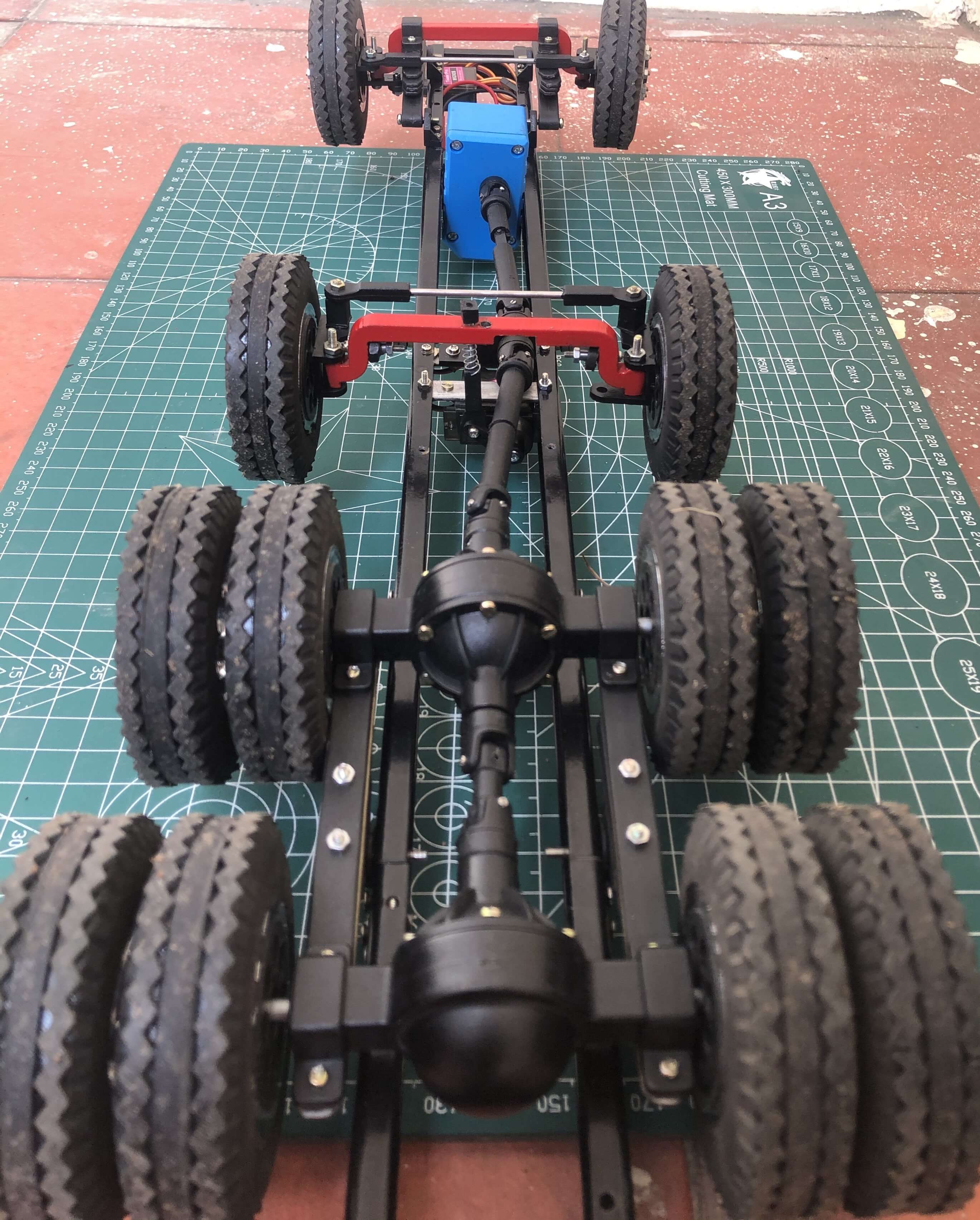 12 Wheel Lift Axle Chassis with Motor-Gearbox and Steering Servo (Rear Multiaxle Drive) (Scale 1:18)