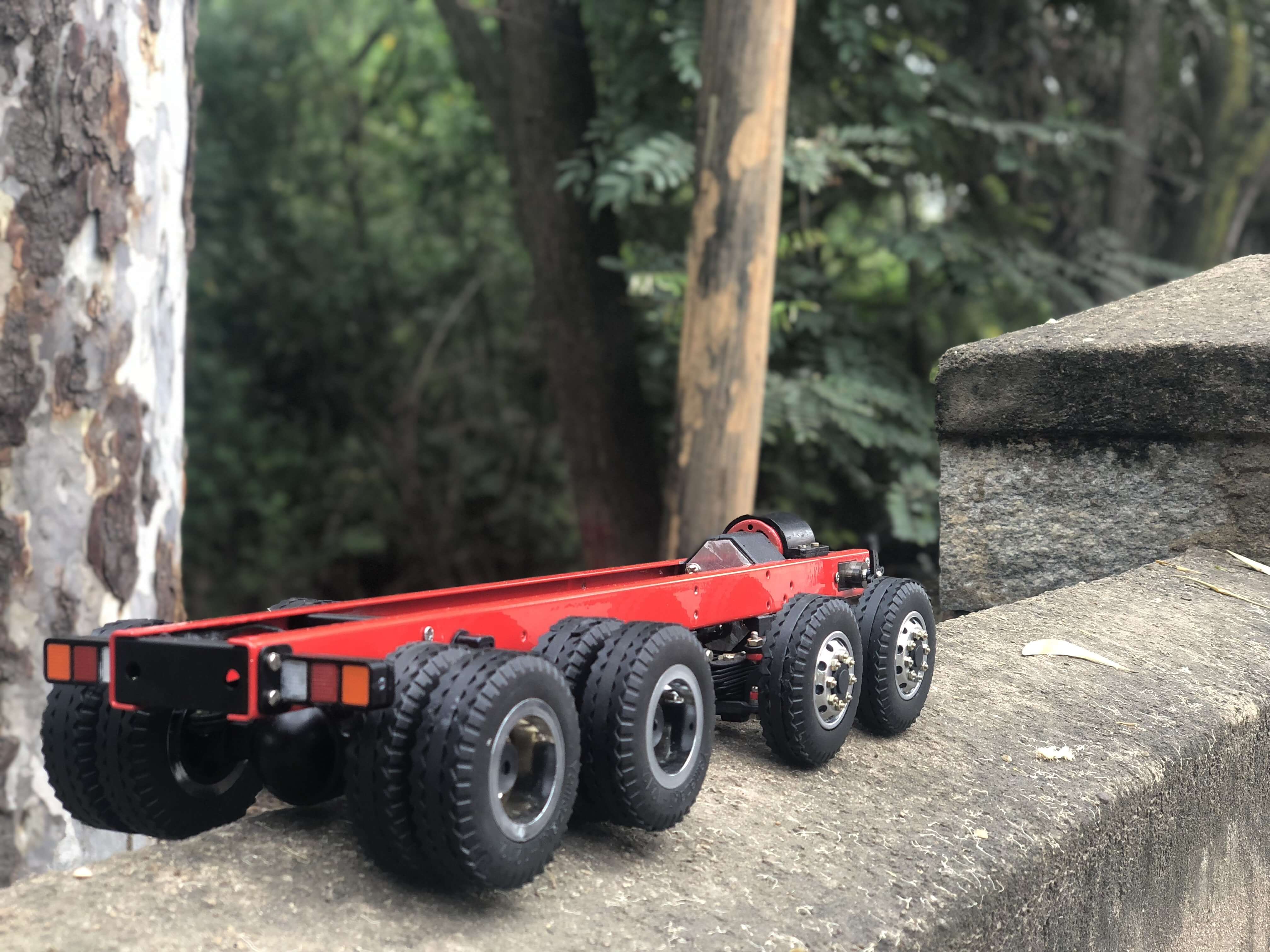 12 Wheel Chassis with Motor-Gearbox and Steering Servo Rear Multi-Axle Drive (Scale 1:18)