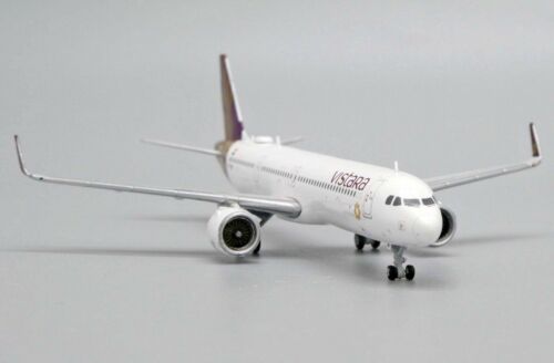 Airplane Static Vistra 1:200 High Density Plastic