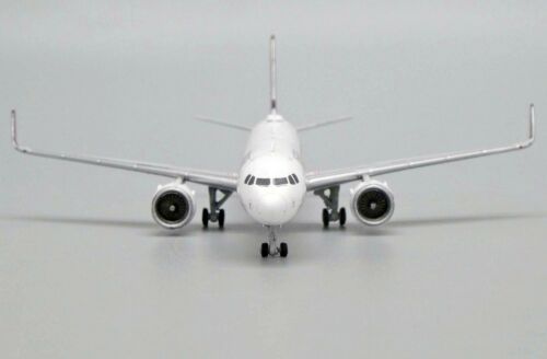 Airplane Static Vistra 1:200 High Density Plastic